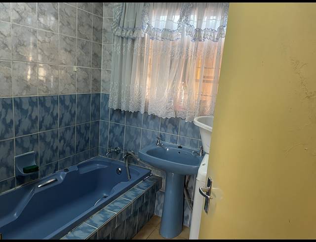 3 BEDROOM FREEHOLD FOR SALE IN SOSHANGUVE XX